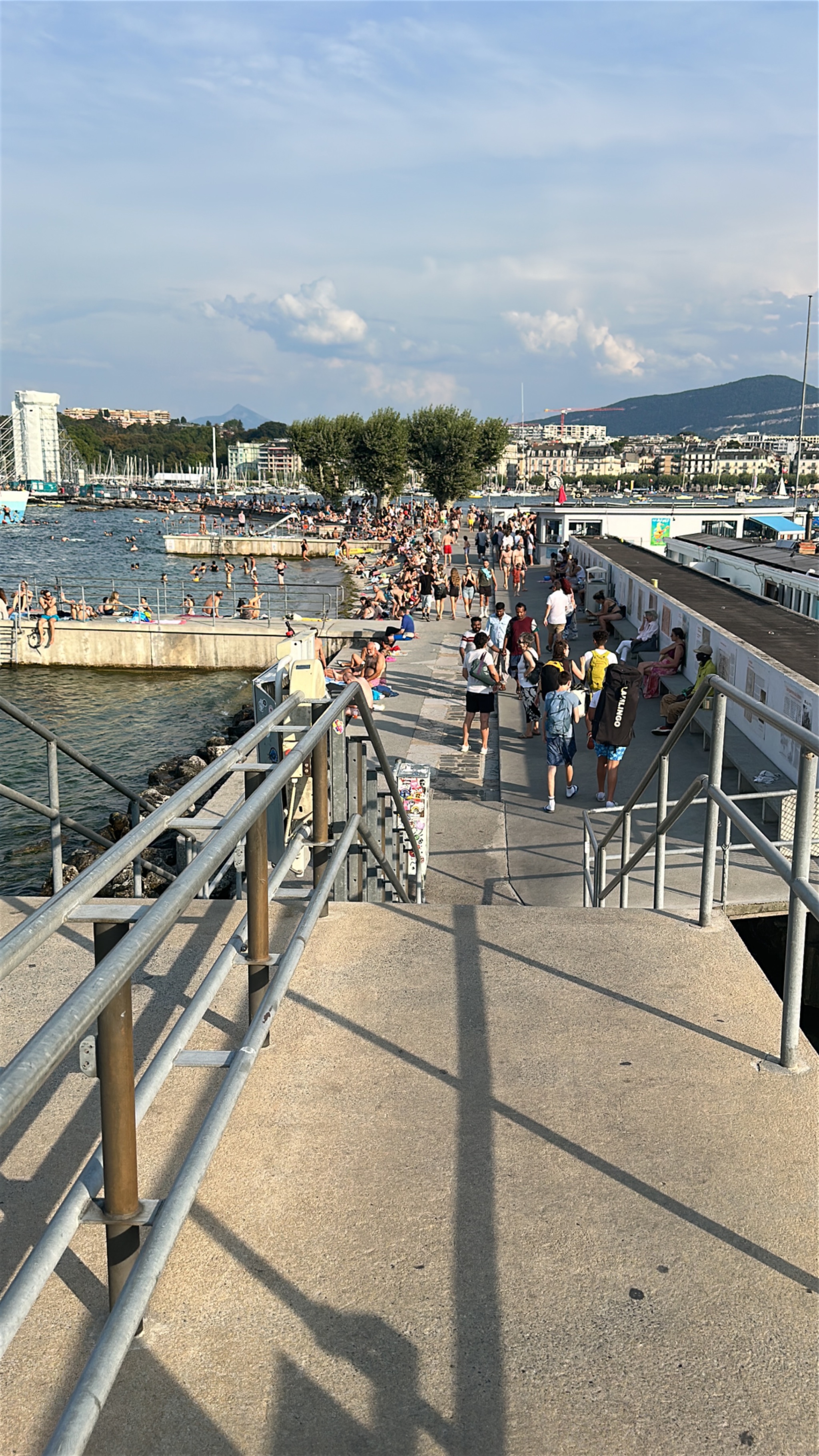 Fin d'après-midi et soirée aux Bains des Pâquis à Genève