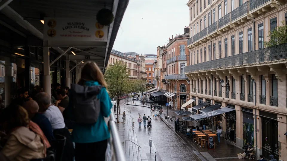 Affiche de la sortie : Café à Toulouse : Rendez-vous au Starbucks place Auguste Lafourcade