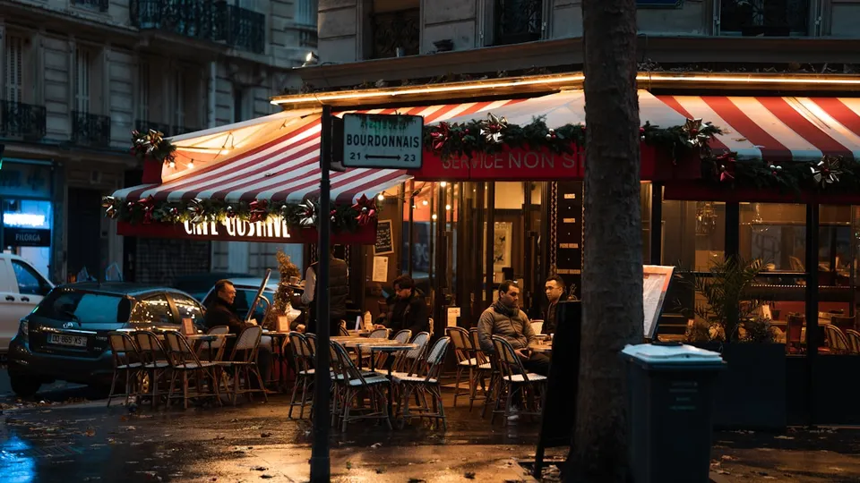 Affiche de la sortie : Apéro Mad2Moi au 25° Est à Paris